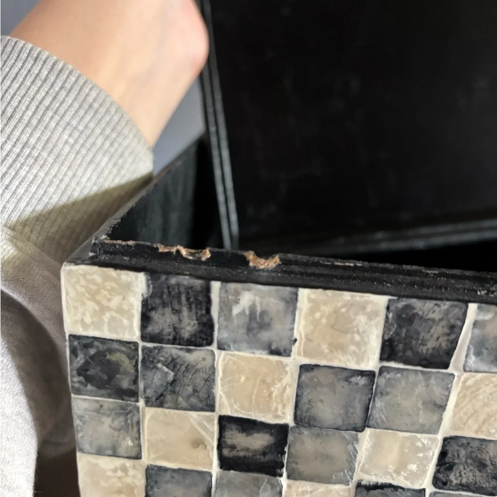 Three hands Corp. mosaic tile box